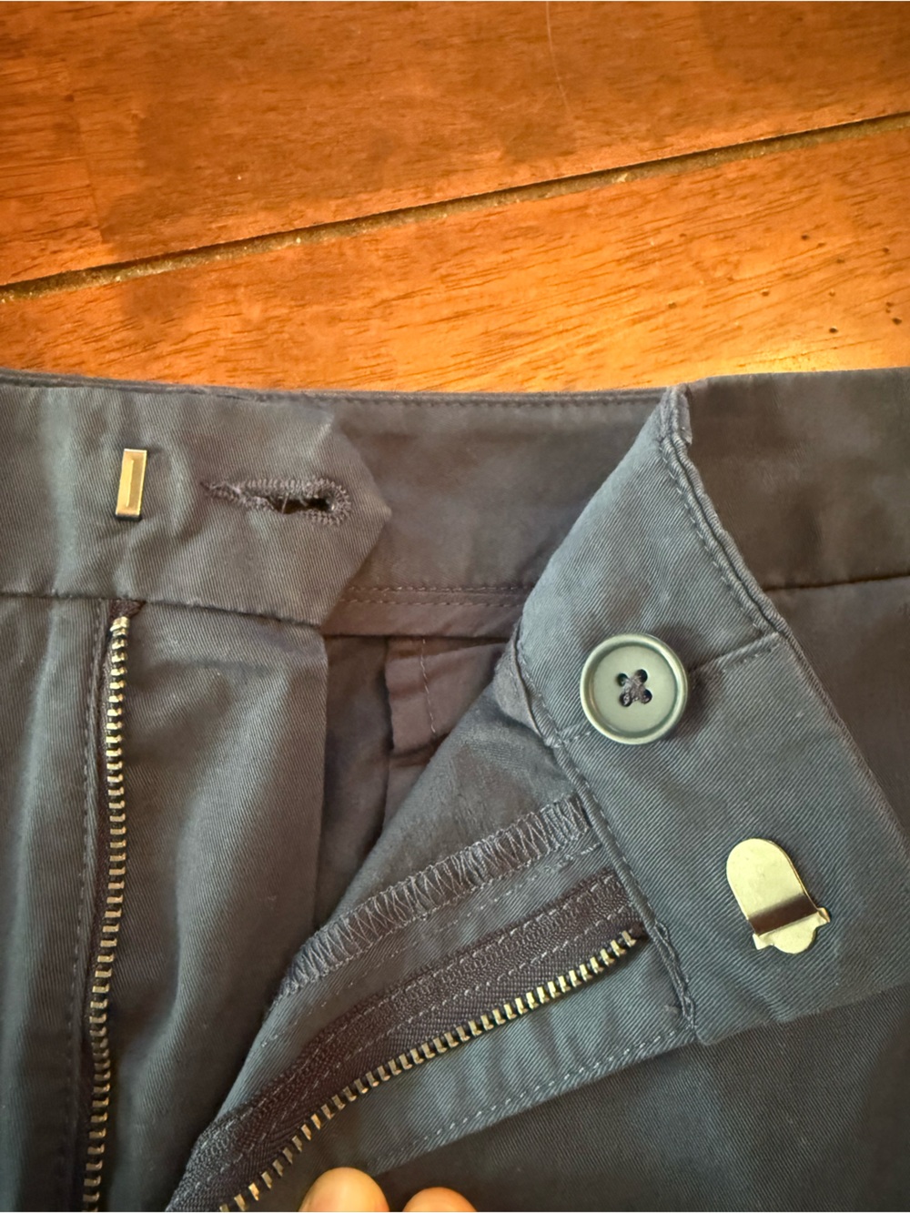 Quince Women’s Organic stretch cotton chino shorts - Picture 4 of 4